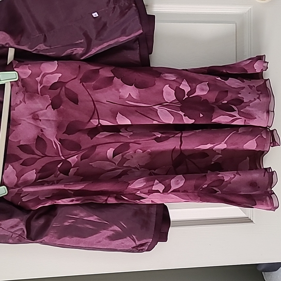 Randolph Duke 4-piece Silk jacket/blouse/scarf/print skirt. Size 6. Fits 4-6. - Picture 3 of 11